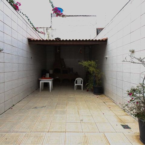 Casa à venda com 534m², 4 quartos e 10 vagas Casa à venda com 534m², 4 quartos e 10 vagasQuintal