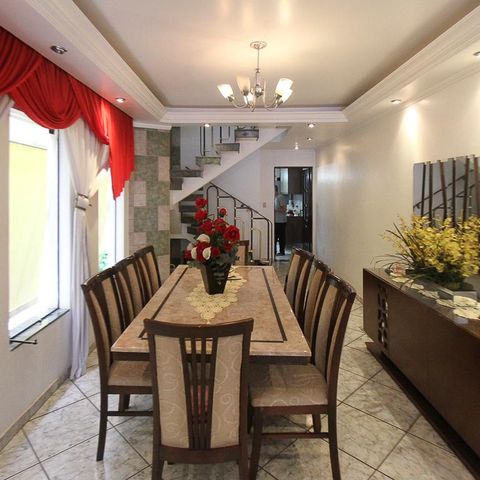 Casa à venda com 534m², 4 quartos e 10 vagas Casa à venda com 534m², 4 quartos e 10 vagasSala de jantar
