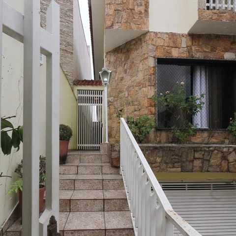 Casa à venda com 534m², 4 quartos e 10 vagas Casa à venda com 534m², 4 quartos e 10 vagasFachada