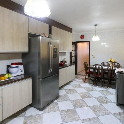 Casa à venda com 534m², 4 quartos e 10 vagas Casa à venda com 534m², 4 quartos e 10 vagasCozinha