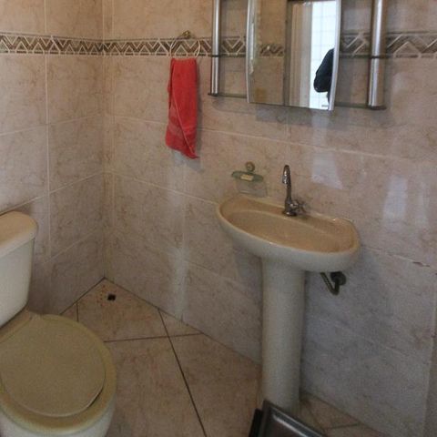 Casa à venda com 534m², 4 quartos e 10 vagas Casa à venda com 534m², 4 quartos e 10 vagasGaragem - Banheiro