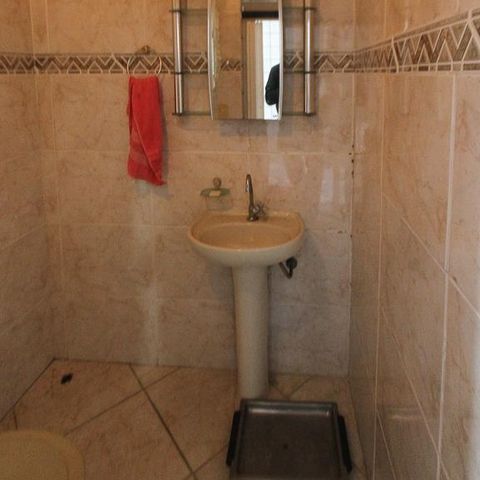 Casa à venda com 534m², 4 quartos e 10 vagas Casa à venda com 534m², 4 quartos e 10 vagasGaragem - Banheiro