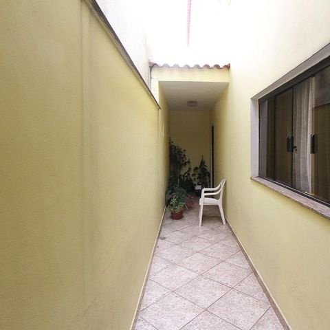 Casa à venda com 534m², 4 quartos e 10 vagas Casa à venda com 534m², 4 quartos e 10 vagasCorredor externo
