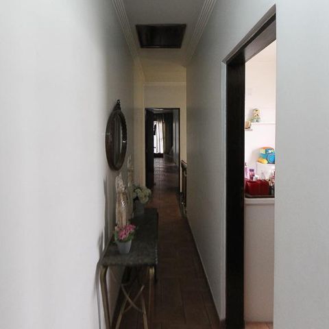 Casa à venda com 534m², 4 quartos e 10 vagas Casa à venda com 534m², 4 quartos e 10 vagasCorredor