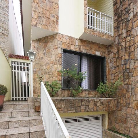 Casa à venda com 534m², 4 quartos e 10 vagas Casa à venda com 534m², 4 quartos e 10 vagasFachada
