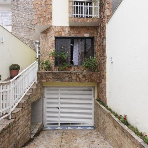 Casa à venda com 534m², 4 quartos e 10 vagas Casa à venda com 534m², 4 quartos e 10 vagasFachada