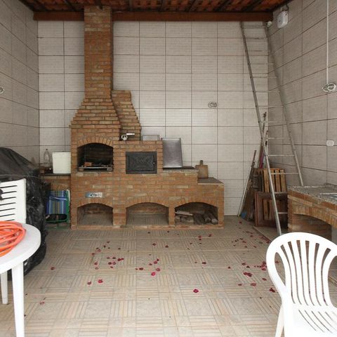 Casa à venda com 534m², 4 quartos e 10 vagas Casa à venda com 534m², 4 quartos e 10 vagasQuintal