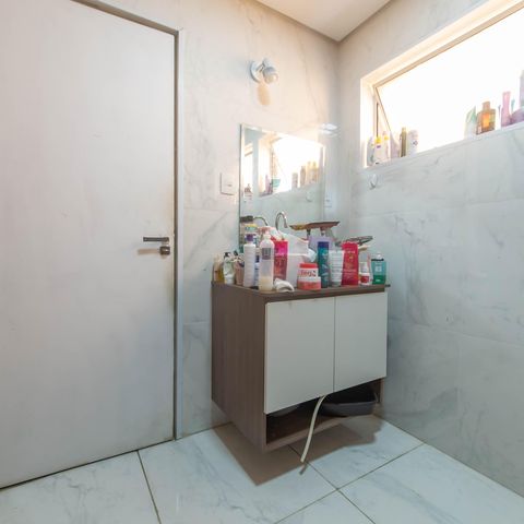 Casa para alugar com 281m², 3 quartos e 7 vagasBanheiro da Suíte 1