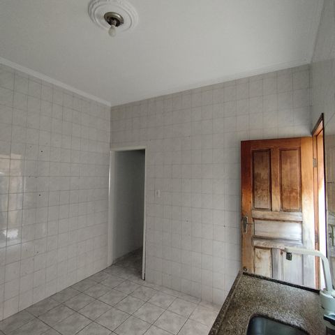 Casa à venda com 240m², 3 quartos e 2 vagas Casa à venda com 240m², 3 quartos e 2 vagasCozinha - Torneira
