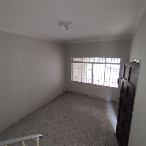 Casa à venda com 240m², 3 quartos e 2 vagas Casa à venda com 240m², 3 quartos e 2 vagasSala