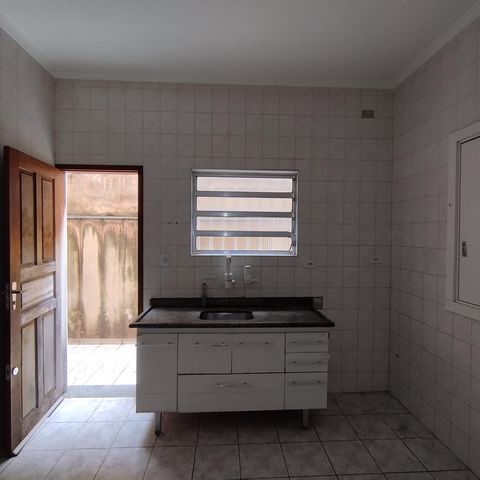 Casa à venda com 240m², 3 quartos e 2 vagas Casa à venda com 240m², 3 quartos e 2 vagasCozinha - Torneira