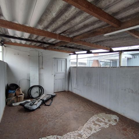 Casa à venda com 240m², 3 quartos e 2 vagas Casa à venda com 240m², 3 quartos e 2 vagasDeposito de cima