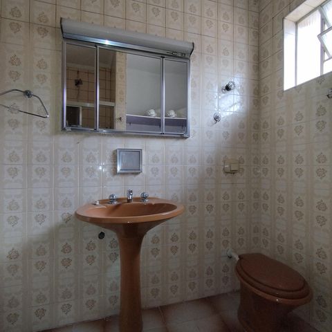Casa à venda com 240m², 3 quartos e 2 vagas Casa à venda com 240m², 3 quartos e 2 vagasBanheiro