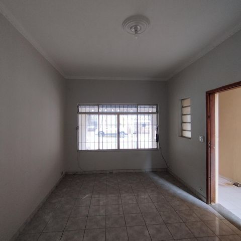 Casa à venda com 240m², 3 quartos e 2 vagas Casa à venda com 240m², 3 quartos e 2 vagasSala