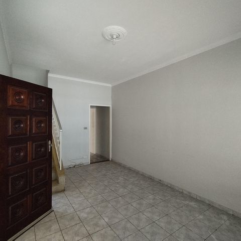 Casa à venda com 240m², 3 quartos e 2 vagas Casa à venda com 240m², 3 quartos e 2 vagasSala