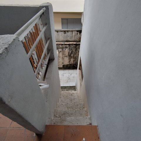 Casa à venda com 240m², 3 quartos e 2 vagas Casa à venda com 240m², 3 quartos e 2 vagasEscadas do quintal