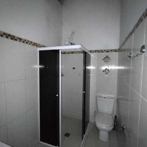 Casa à venda com 240m², 3 quartos e 2 vagas Casa à venda com 240m², 3 quartos e 2 vagasBanheiro ( Casa 2)