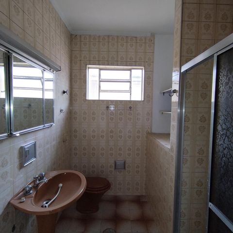 Casa à venda com 240m², 3 quartos e 2 vagas Casa à venda com 240m², 3 quartos e 2 vagasBanheiro