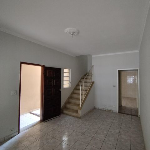 Casa à venda com 240m², 3 quartos e 2 vagas Casa à venda com 240m², 3 quartos e 2 vagasSala