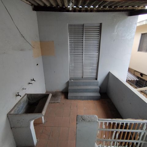 Casa à venda com 240m², 3 quartos e 2 vagas Casa à venda com 240m², 3 quartos e 2 vagasÁrea de serviço de cima