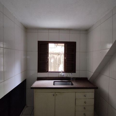 Casa à venda com 240m², 3 quartos e 2 vagas Casa à venda com 240m², 3 quartos e 2 vagasCozinha - Torneira ( Casa 2)