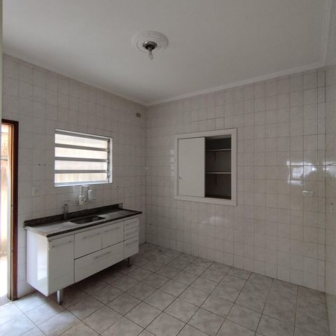 Casa à venda com 240m², 3 quartos e 2 vagas Casa à venda com 240m², 3 quartos e 2 vagasCozinha - Torneira
