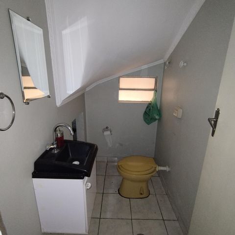 Casa à venda com 240m², 3 quartos e 2 vagas Casa à venda com 240m², 3 quartos e 2 vagasLavabo