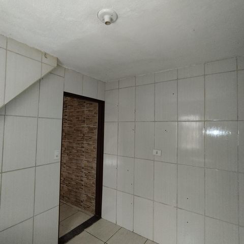 Casa à venda com 240m², 3 quartos e 2 vagas Casa à venda com 240m², 3 quartos e 2 vagasCozinha - Torneira ( Casa 2)