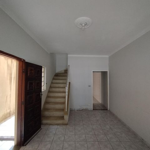 Casa à venda com 240m², 3 quartos e 2 vagas Casa à venda com 240m², 3 quartos e 2 vagasSala