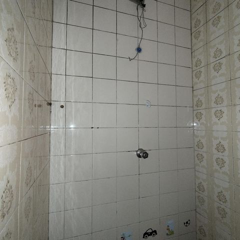 Casa à venda com 240m², 3 quartos e 2 vagas Casa à venda com 240m², 3 quartos e 2 vagasBanheiro