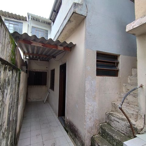 Casa à venda com 240m², 3 quartos e 2 vagas Casa à venda com 240m², 3 quartos e 2 vagasCasa dos fundos