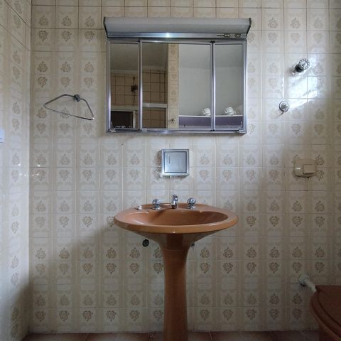 Casa à venda com 240m², 3 quartos e 2 vagas Casa à venda com 240m², 3 quartos e 2 vagasBanheiro