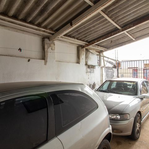 Casa à venda com 125m², 2 quartos e 4 vagas Casa à venda com 125m², 2 quartos e 4 vagasGaragem