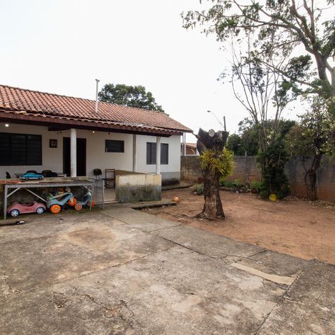 Casa à venda com 125m², 2 quartos e 4 vagas Casa à venda com 125m², 2 quartos e 4 vagasQuintal