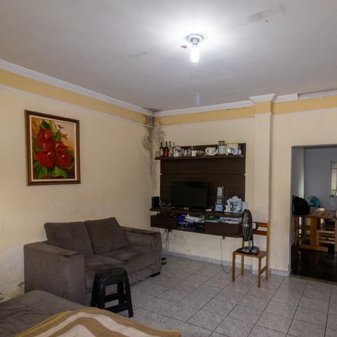 Casa à venda com 125m², 2 quartos e 4 vagas Casa à venda com 125m², 2 quartos e 4 vagasSala