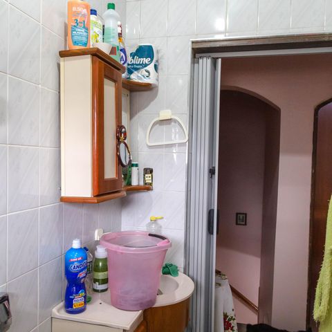 Casa à venda com 136m², 4 quartos e 2 vagas Casa à venda com 136m², 4 quartos e 2 vagasCasa 2 - Banheiro
