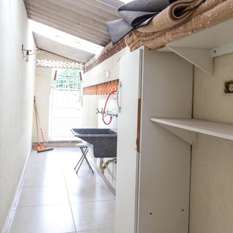 Casa à venda com 136m², 4 quartos e 2 vagas Casa à venda com 136m², 4 quartos e 2 vagasCasa 1 - Área de Serviço