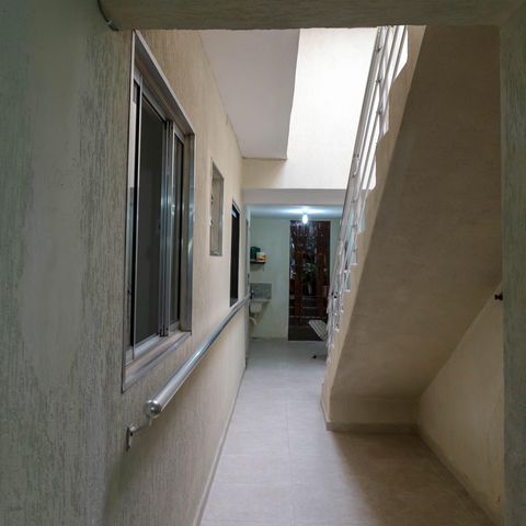 Casa à venda com 136m², 4 quartos e 2 vagas Casa à venda com 136m², 4 quartos e 2 vagasCorredor externo