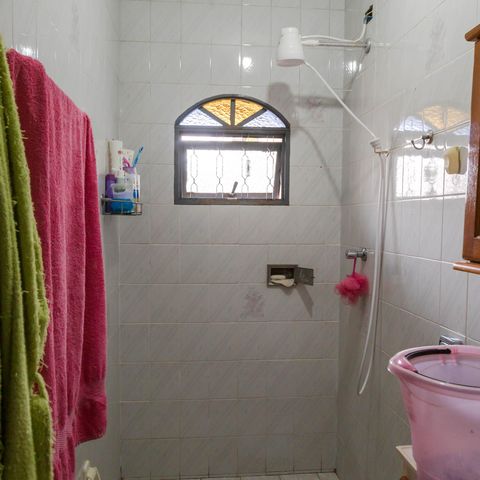 Casa à venda com 136m², 4 quartos e 2 vagas Casa à venda com 136m², 4 quartos e 2 vagasCasa 2 - Banheiro