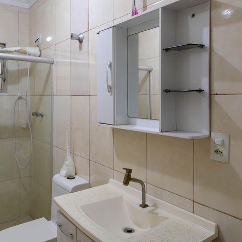 Casa à venda com 136m², 4 quartos e 2 vagas Casa à venda com 136m², 4 quartos e 2 vagasCasa 1 - Banheiro