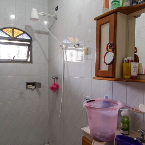 Casa à venda com 136m², 4 quartos e 2 vagas Casa à venda com 136m², 4 quartos e 2 vagasCasa 2 - Banheiro