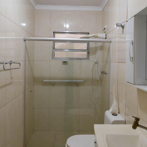Casa à venda com 136m², 4 quartos e 2 vagas Casa à venda com 136m², 4 quartos e 2 vagasCasa 1 - Banheiro