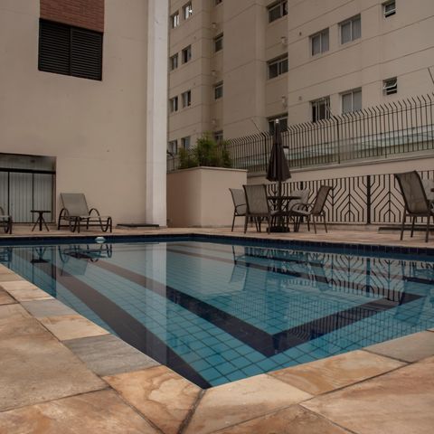 Apartamento à venda com 130m², 3 quartos e 3 vagas Apartamento à venda com 130m², 3 quartos e 3 vagasÁrea comum - Piscina