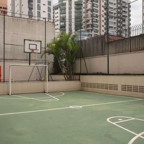 Apartamento à venda com 130m², 3 quartos e 3 vagas Apartamento à venda com 130m², 3 quartos e 3 vagasÁrea comum - Quadra esportiva