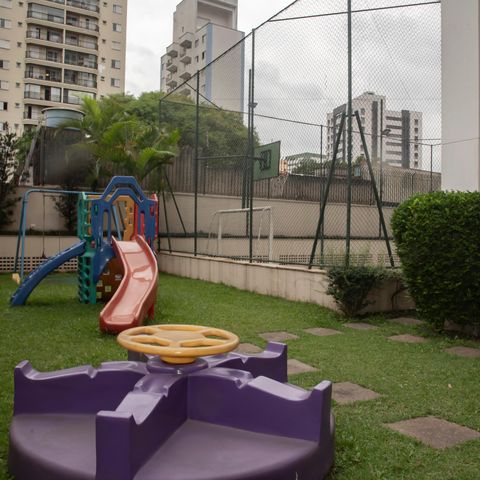 Apartamento à venda com 130m², 3 quartos e 3 vagas Apartamento à venda com 130m², 3 quartos e 3 vagasÁrea comum - Playground