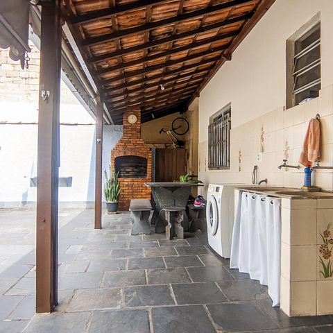 Casa à venda com 185m², 4 quartos e 1 vaga Casa à venda com 185m², 4 quartos e 1 vagaQuintal
