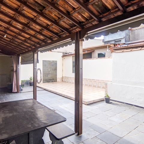 Casa à venda com 185m², 4 quartos e 1 vaga Casa à venda com 185m², 4 quartos e 1 vagaQuintal
