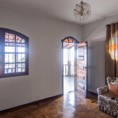 Casa à venda com 185m², 4 quartos e 1 vaga Casa à venda com 185m², 4 quartos e 1 vagaSala