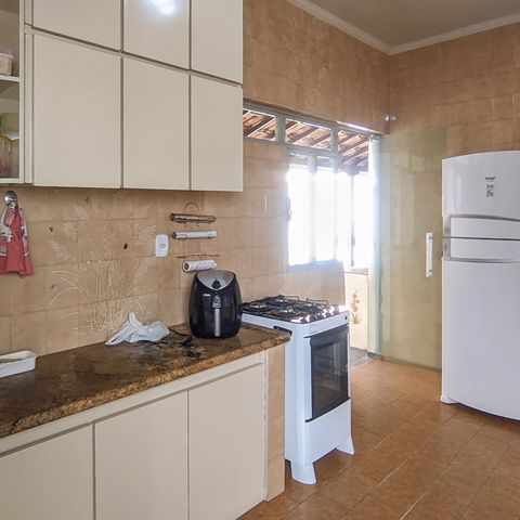 Casa à venda com 185m², 4 quartos e 1 vaga Casa à venda com 185m², 4 quartos e 1 vagaCozinha