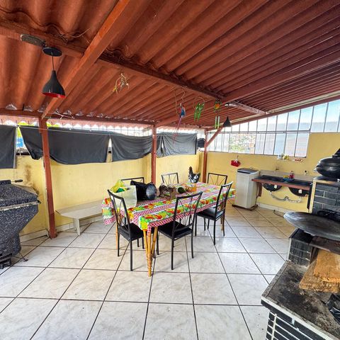 Casa à venda com 400m², 3 quartos e 5 vagas Casa à venda com 400m², 3 quartos e 5 vagasÁrea de Serviço